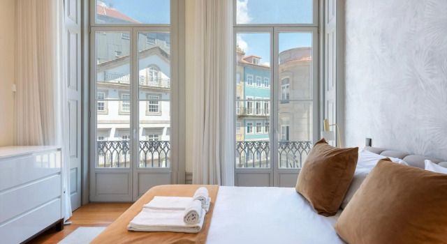 LovelyStay - Deluxe 2BR Duplex with Splendid View, Забронировать Отель Порту Регион Порту, рядом с Канатная дорога Гайя