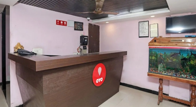 OYO 13392 Hotel Neeraj