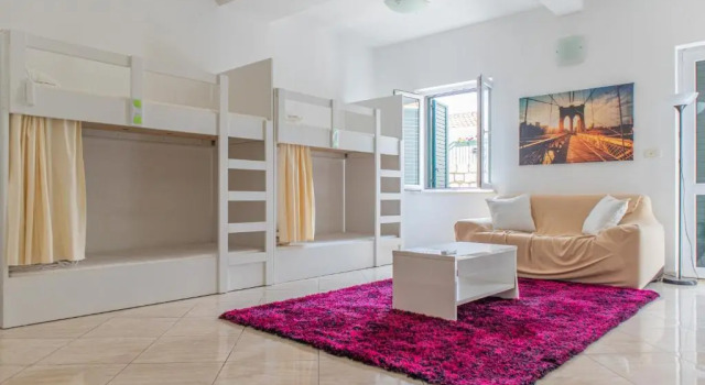 Кровать в общем номере (женский номер) Love Dubrovnik Hostel