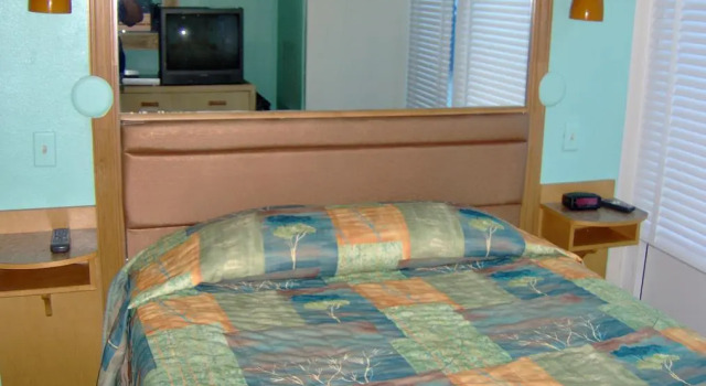 Islander Beach Resort - New Smyrna Beach, Забронировать Курортный отель Отели Нью-Смирна-Бич 3 звезды, рядом с Поле для гольфа Detwiler Park, 3*