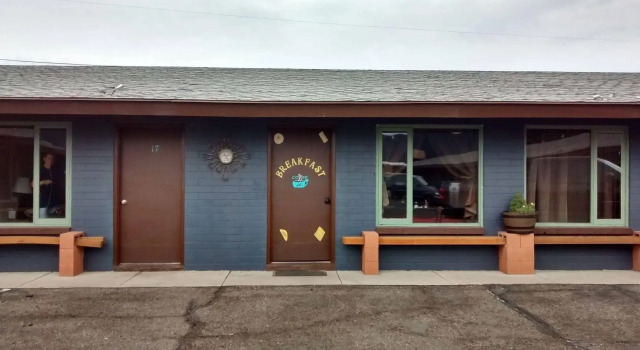 Adobe Sands Motel, Забронировать Мотель Мотели Пангич, рядом с Мемориальная больница Garfield, Мотель