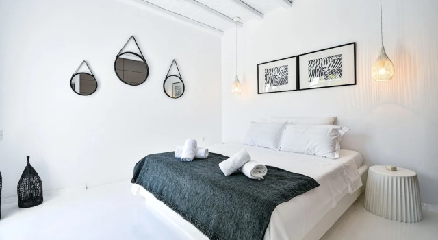 Четырёхместный люкс с балконом и с видом на море The One Mykonos