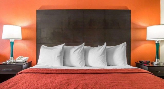 Номер Standard Quality Inn Morton at I-74