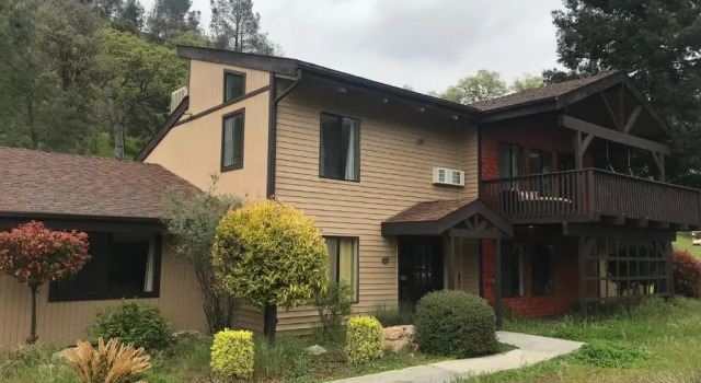 Коттедж Mountain Trail Lodge and Vacation Rentals