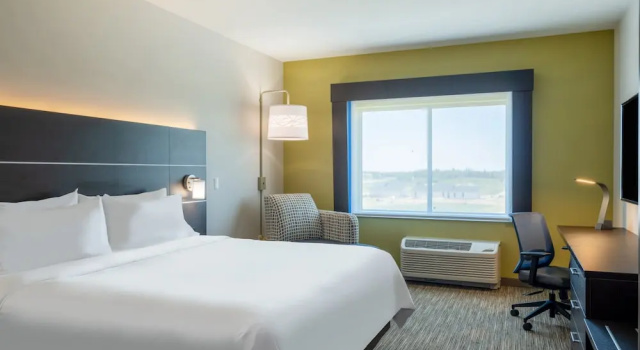 Двухместный люкс Holiday Inn Express & Suites - Watertown by IHG