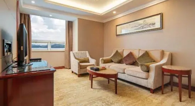 Люкс Deluxe Chutian Guangdong International Hotel