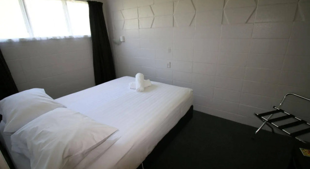 Hilton Motel, Boek Motel  