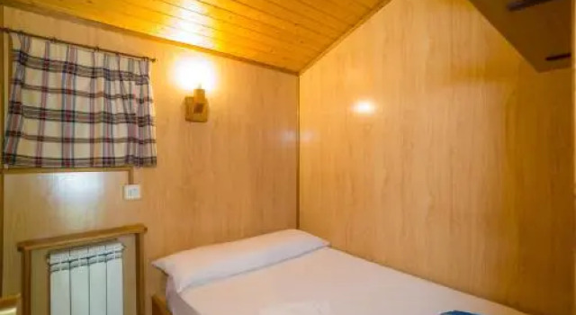 Camping El Jabalí Blanco, Book Campground Hotels in Aragon with Parking, Parking