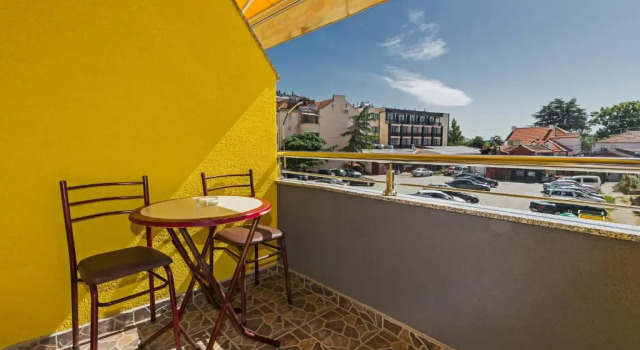 Полулюкс с балконом DJ Apartments Plus