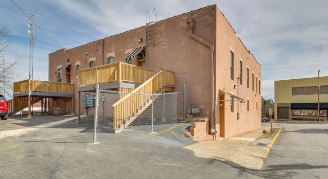 Modern Downtown Hot Springs Vacation Rental!, Забронировать Отель Отели Хот-Спрингса с парковкой, рядом с The Five Star Dinner Theatre, Парковка