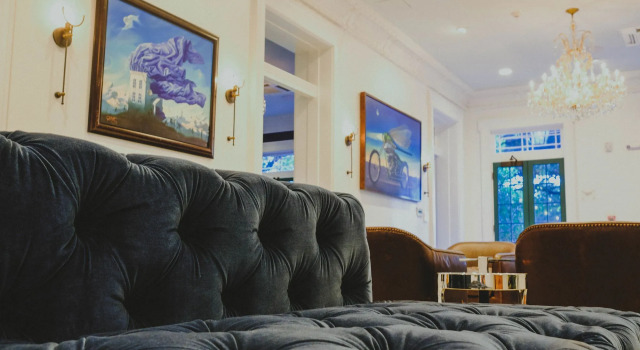 Royal Frenchmen Hotel and Bar, Забронировать Отель Отели Нового Орлеана с парковкой, рядом с Armstrong Park, Парковка