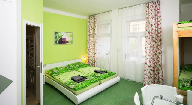 Четырёхместный номер Comfort Apartment Four Year Seasons - WALKABLE TO CENTRE, METRO AND RIVERSIDE