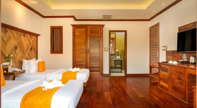 Двухместный номер Deluxe с балконом и с видом на бассейн Khmer House Resort