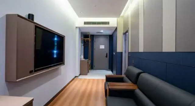 Люкс Deluxe Holiday Inn Burqin Border Town