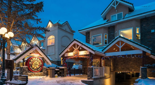 Кровать в общем номере (женский номер) Samesun Banff Hostel