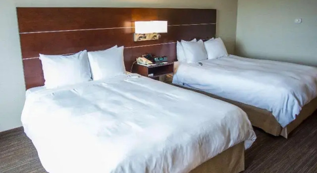 Номер Standard с видом на воду Wyndham Moline on John Deere Commons