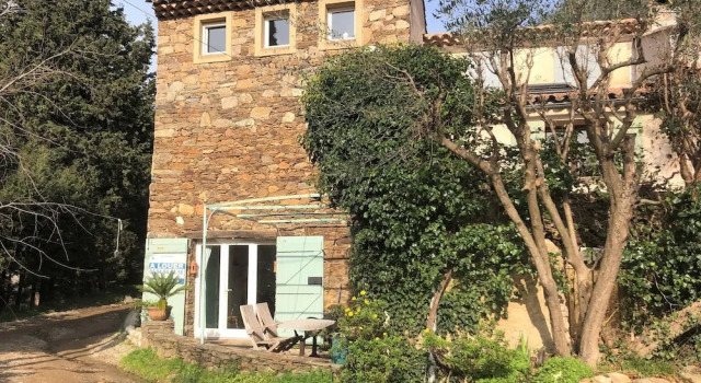 Cozy Characteristic 2-person House, in an Authentic Hamlet Near Grimaud