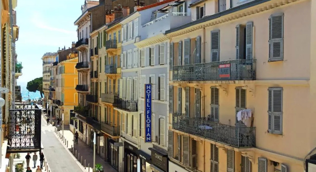 Viva Riviera - 3 Rue Commandant André, Забронировать Отель Отели Канн с парковкой, рядом с Le Croisette Casino Barriere de Cannes, Парковка
