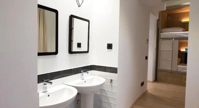 Кровать в общем номере с видом на город U-Sense For You Hostel Sevilla