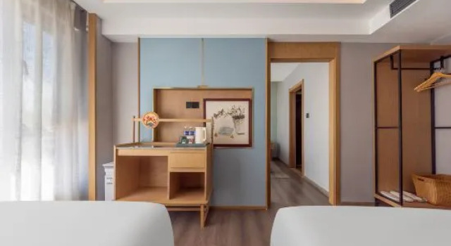 Люкс с 2 комнатами Kunming Guandu Muyunpan Garden Resort Hotel (Hai Le World Shijicheng Changhong West Road Branch)