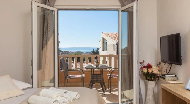 Студия с балконом и с видом на море Apartments Petrović