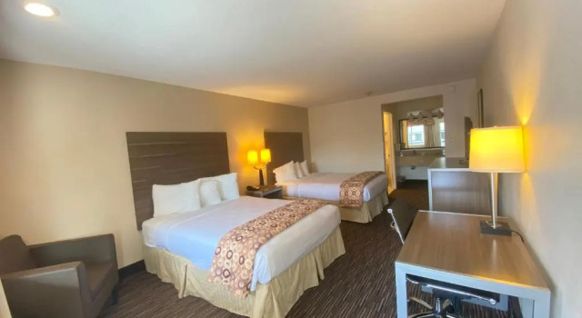 Четырёхместный номер Deluxe Garden State Inn