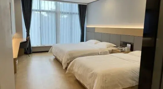 Люкс Business GreenTree Inn Jiaxing Pinghu Zhapu Jiulong Mountain Express  Hotel