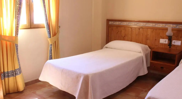 Апартаменты Hotel Restaurante Los Caños de la Alcaiceria