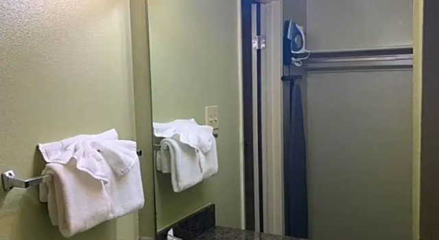 Четырёхместный номер Standard Ramada by Wyndham West Sacramento Hotel and Suites