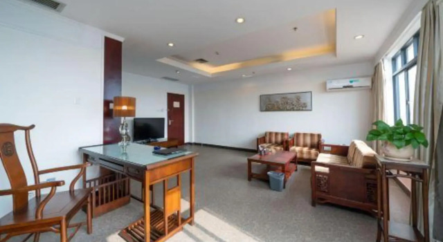 Beihai Seaview Caiyun Hotel (Qiaogang Beach Qiaogang Fengqing Street), Rezerwuj Hotel Hotele 3-gwiazdkowe w Beihai, 3*