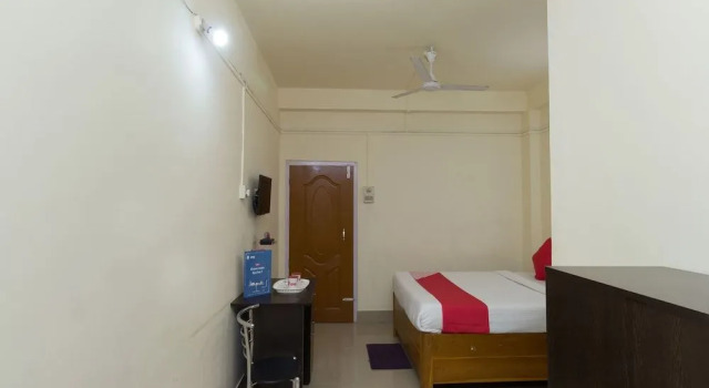 OYO 9800 Shree Krishna Guest House, Book Pension Gæstehuse i Assam, Pension