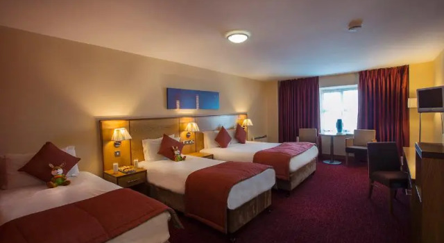 Трёхместный номер Classic Westgrove Hotel