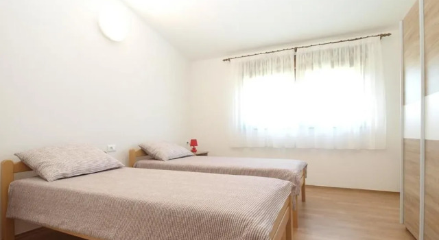 Cozy Apartment With Spacious Garden