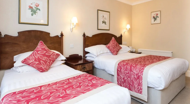 Трёхместный номер Superior Sunbank House Metro Hotel