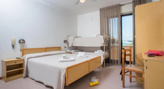 Четырёхместный номер Standard с балконом Hotel Maioli B&B