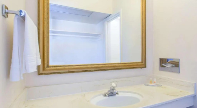 Deluxe Doppel Zimmer mit Blick auf den Innenhof Days Inn by Wyndham Modesto