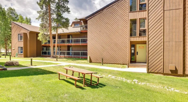 Keystone Condo on Shuttle Line < 1 Mi to Resort!, Забронировать Апартаменты/квартира Отели Roosevelt National Forest с парковкой, Парковка