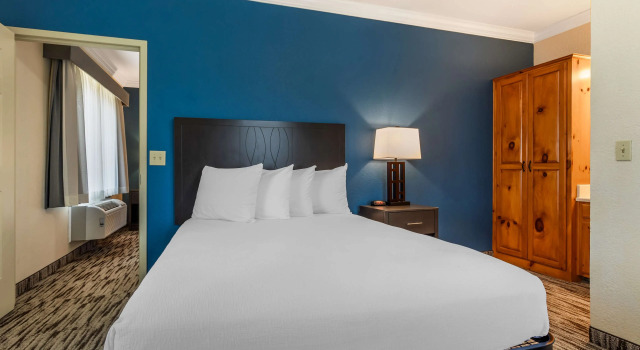 Четырёхместный люкс с 2 комнатами Best Western Dinosaur Valley Inn & Suites