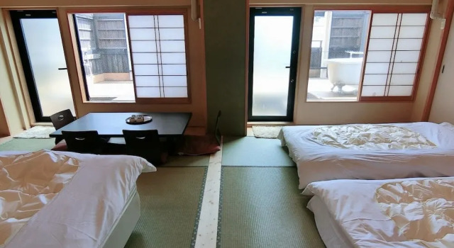 Трёхместный номер Standard с балконом Minshuku Inn Shirahama Ekinoyado