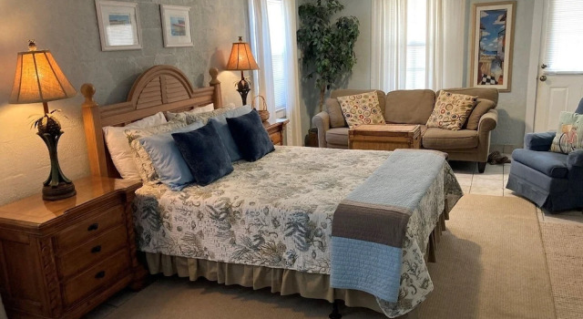 Coast 'n Along 3 Bedroom Home by RedAwning