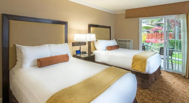 Четырёхместный номер Superior The Creekside Inn
