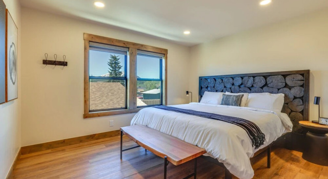 Коттедж с 5 комнатами Updated Silverthorne Home w/ Hot Tub & Mtn Views!