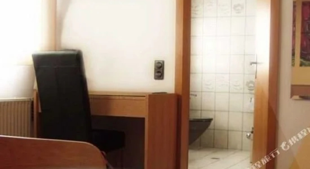 Hotel Haus Niggemann, Забронировать Отель Отели Хаттинген с парковкой, Парковка