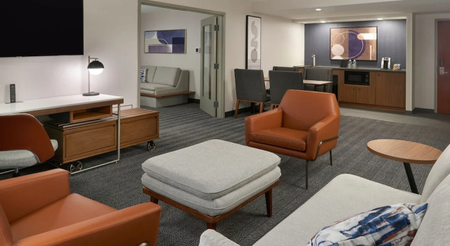 Двухместный люкс Courtyard by Marriott Toronto Markham