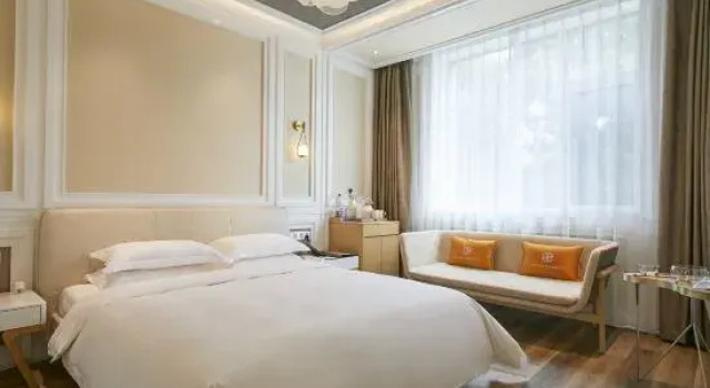 Кровать в общем номере (женский номер) PALACE GARDEN Tai He Fu Hotel