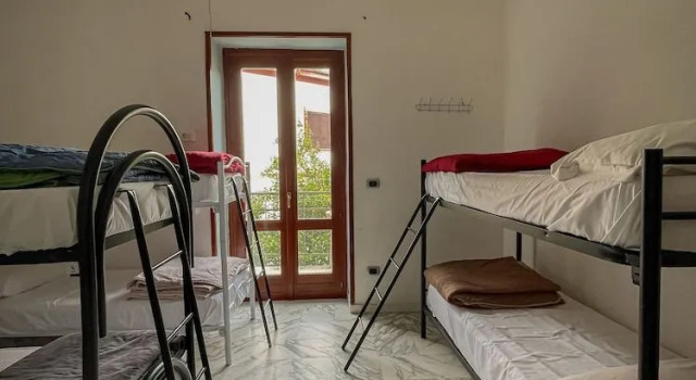 Los Mochileros hostel, Book Hostel / Vandrerhjem Hostels i Napoli, Hostel / Vandrerhjem