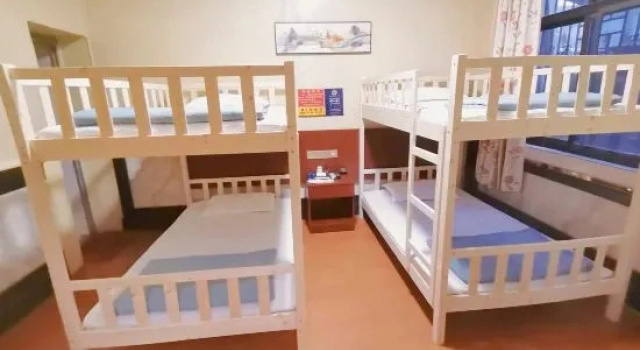 Кровать в общем номере (женский номер) Ningbo Yifang Hotel