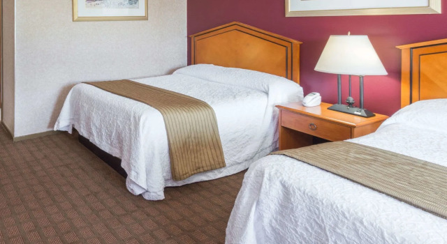 Colonial Inn Seekonk, Rezerwuj Hotel Hotele w New England z basenem, Basen