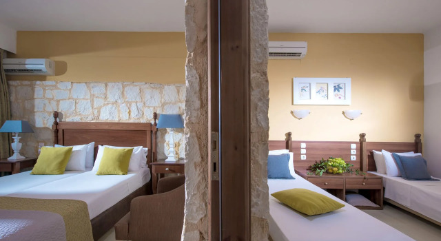 Семейный номер Standard с 2 комнатами с видом на море Blue Bay Resort Hotel