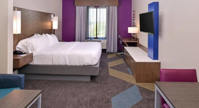 Люкс Holiday Inn Express and Suites Bryant - Benton Area by IHG